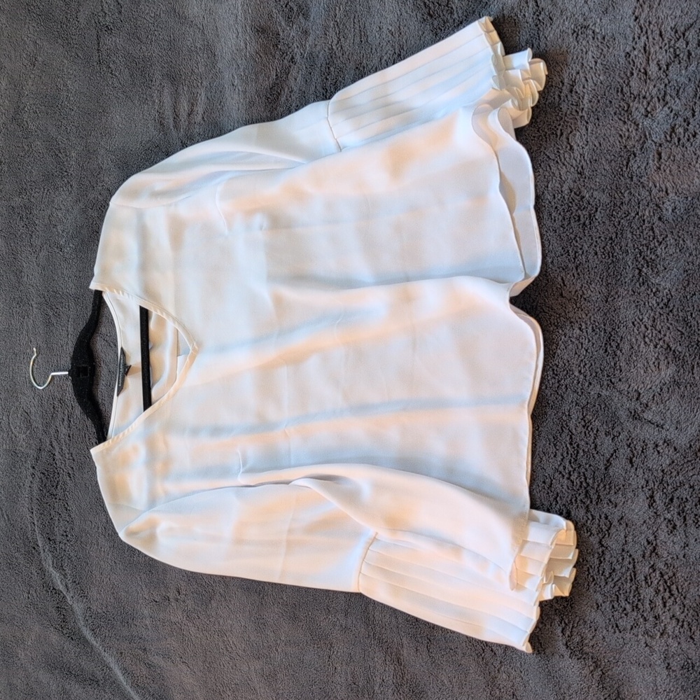 Banana Republic Cream Pleated Long Sleeve Blouse